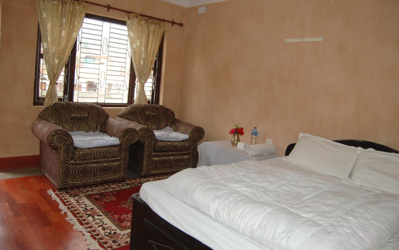 Shrestha Hotel & Restaurant Bandipur Exterior foto